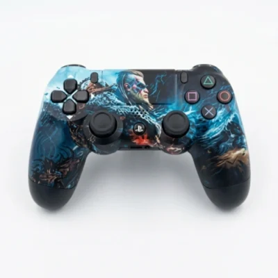 Prednja strana PS4 bežičnog džojstika sa motivom Geralta iz Witchera