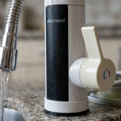 Zadnji deo Delimano protočnog bojlera za sudoperu